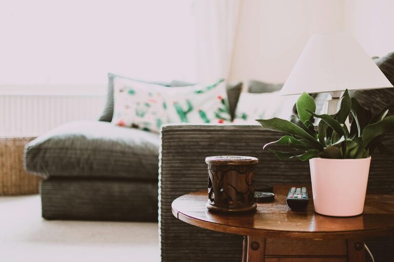 Tips for Creating a Cosy and Inviting Living Room Space on a Budget
